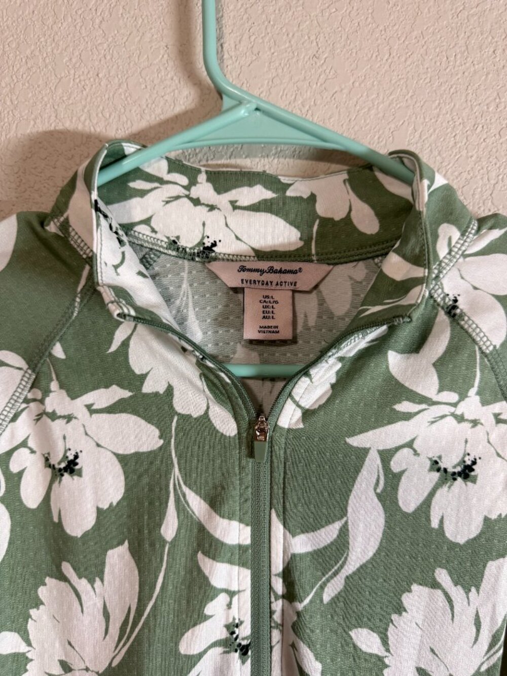 Women's Tommy Bahama Green Floral Active Quarter-Zip Pullover Size L - Picture 2 of 5